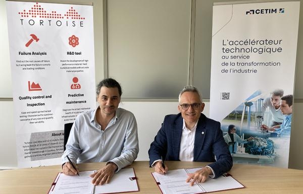 Laurent Ponson et Philippe Lubineau signent l'accord de collaboration entre Tortoise et le Cetim