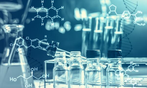 Eprouvettes et flacons de laboratoire contenant un liquide chimique, substance, recherche scientifique