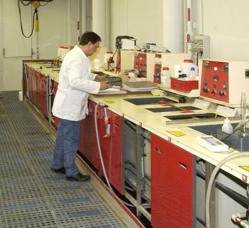 Mise au point au Cetim de la ligne de cuivrage non cyanuré sur acier 35NCD16 pour Thales LAS France - ©Cetim Mise au point au Cetim de la ligne de cuivrage non cyanuré sur acier 35NCD16 pour Thales LAS France - ©Cetim